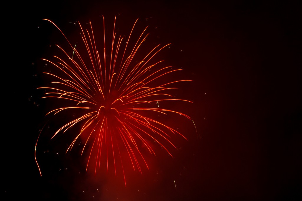 red_fireworks_193090